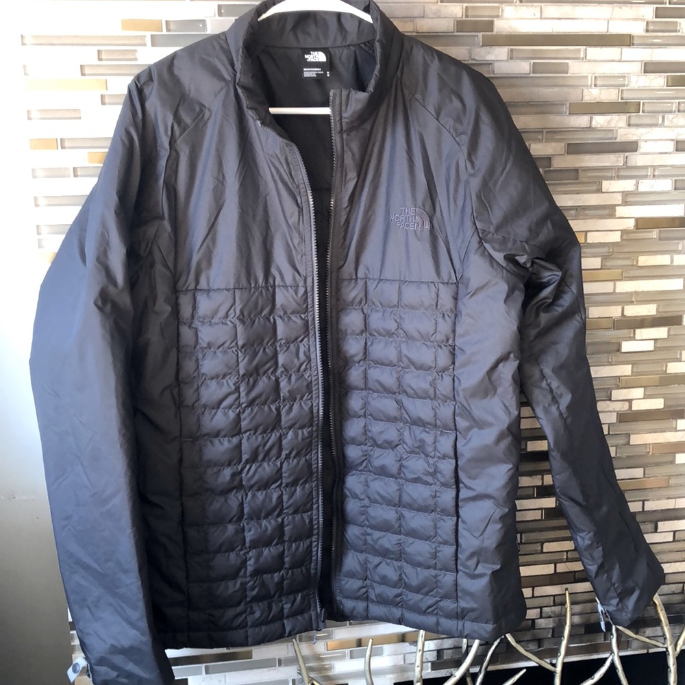 The North Face Men’s M black puffer shell
